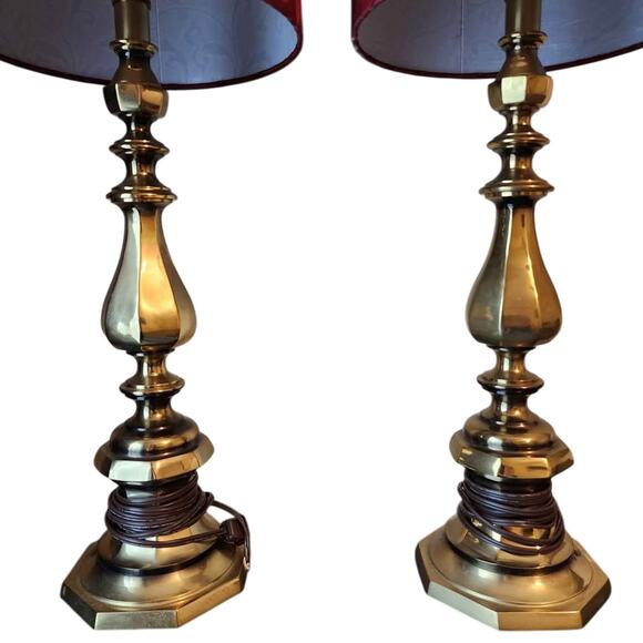 Two Brocade Damask Golden Lamps - Picture 2 of 3